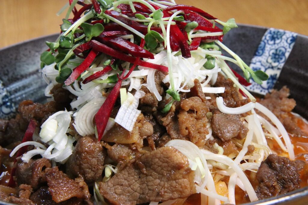 中洲で美味しいもつ鍋とちゃんぽんの麺はどこで食べられる？